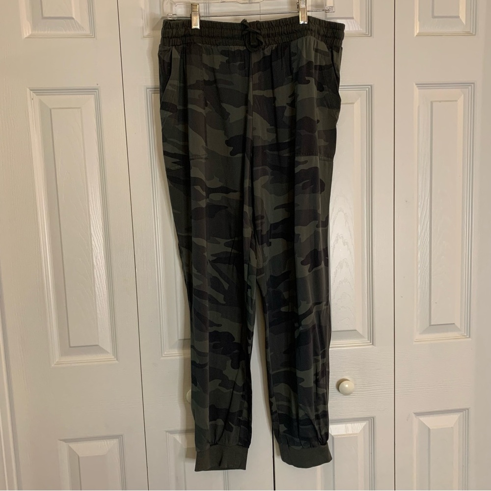 Splendid Camouflage Jogger Pants Size L